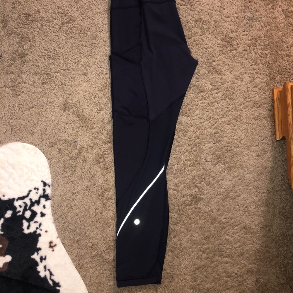 Navy lulu lemon leggings, great condition!